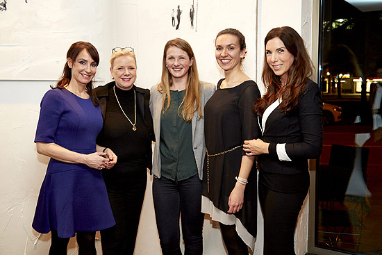 Sängerin Anna-Maria Kaufmann, Galeristin Dr. Cornelia D. Stalker, .., .., Alexandra Polzin bei der Finissage am 25.02.2014 (©Foto: Veranstalter)